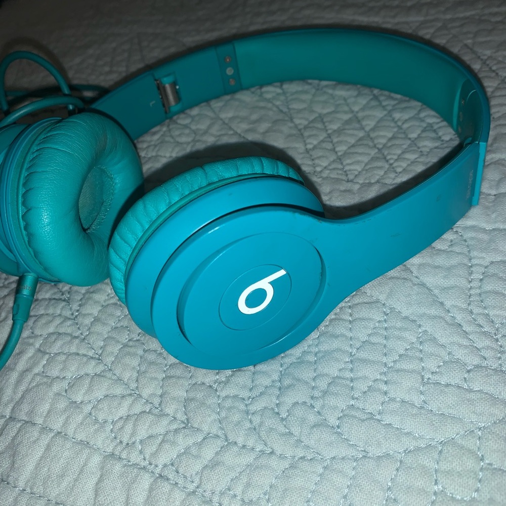 Beats by Dre. One size. Turquoise.